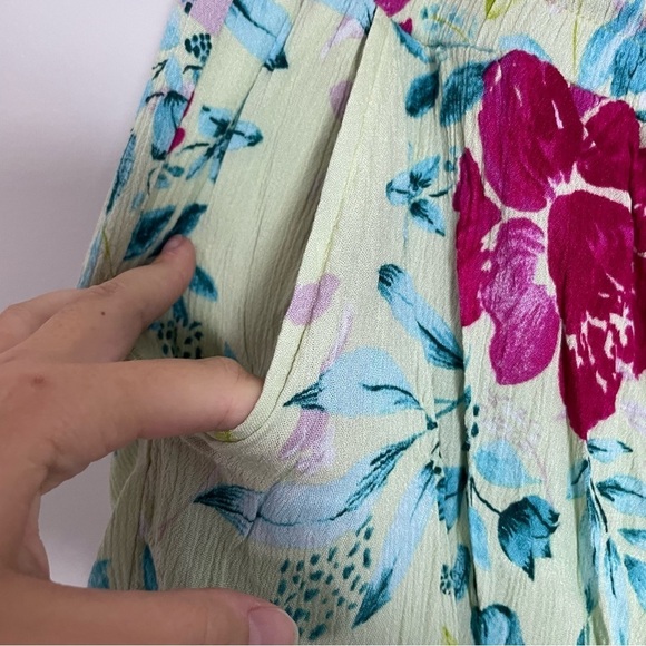 [Torrid] Women's Yellow Floral Print Elastic Waist Rayon Shorts - Picture 4 of 8